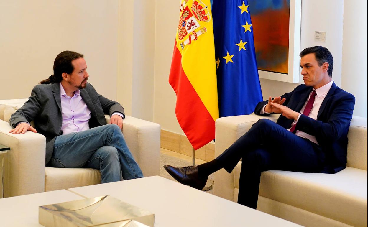 Pedro Sánchez durante una de las reuniones con Pablo Iglesias.