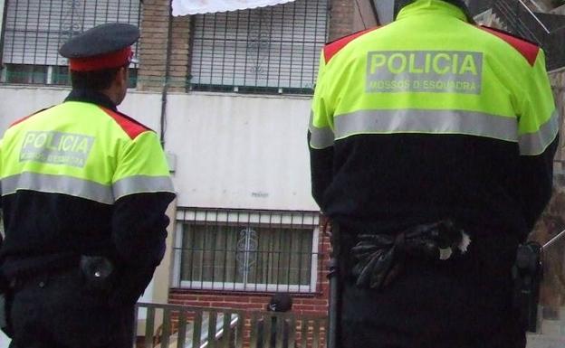 Un hombre mata a su mujer en Barcelona y se entrega a la policía