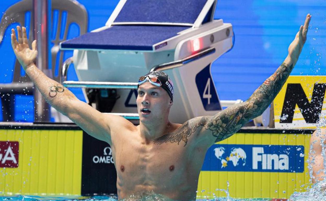 El estadounidense Caeleb Dressel, tras conquistar el oro en los 100 metros. 