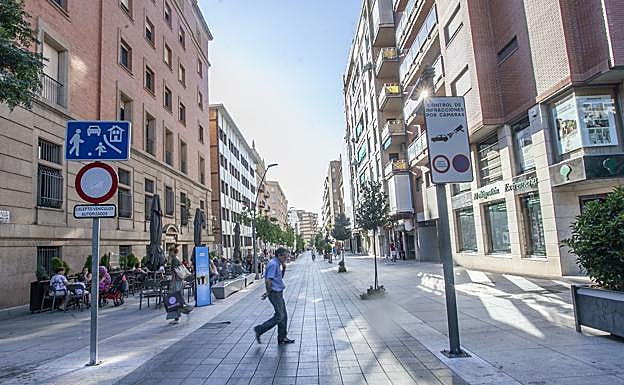 En Cáceres, la calle San Pedro de Alcántara lleva sin coches cuatro años. ::