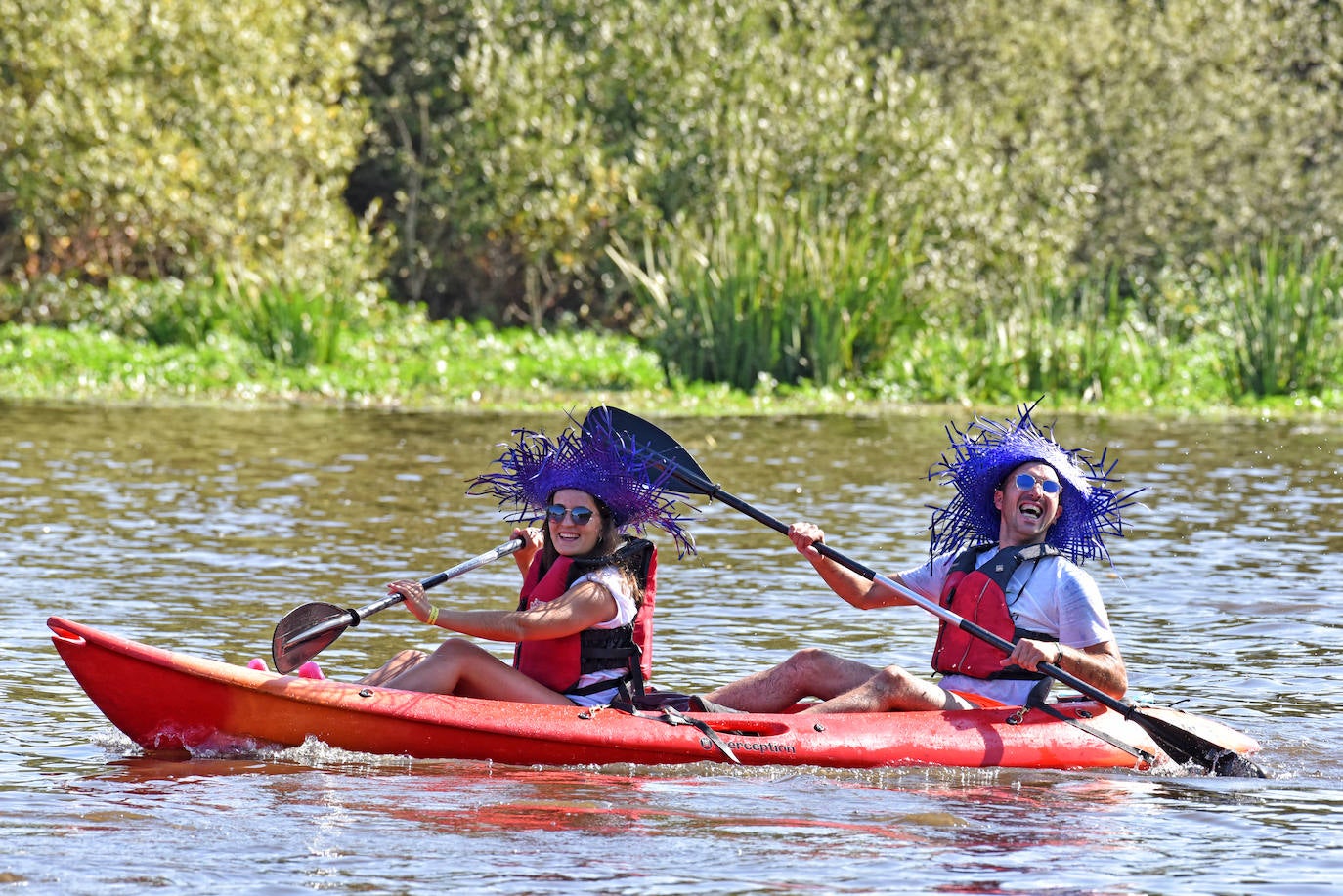 Coria ha acogido este domingo 4 de agosto el duodécimo descenso del río Alagón 'Puente de la Macarrona-Puente de Hierro', un evento que aúna deporte, turismo y naturaleza, y con el que el Ayuntamiento de la localidad pretende reivindicar un río más limpio y cuidado.