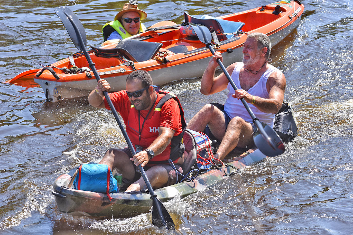 Coria ha acogido este domingo 4 de agosto el duodécimo descenso del río Alagón 'Puente de la Macarrona-Puente de Hierro', un evento que aúna deporte, turismo y naturaleza, y con el que el Ayuntamiento de la localidad pretende reivindicar un río más limpio y cuidado.
