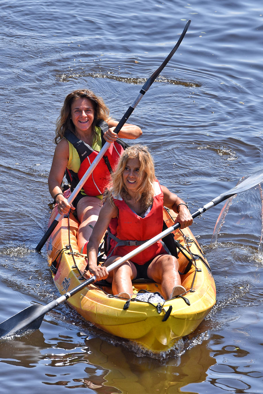 Coria ha acogido este domingo 4 de agosto el duodécimo descenso del río Alagón 'Puente de la Macarrona-Puente de Hierro', un evento que aúna deporte, turismo y naturaleza, y con el que el Ayuntamiento de la localidad pretende reivindicar un río más limpio y cuidado.