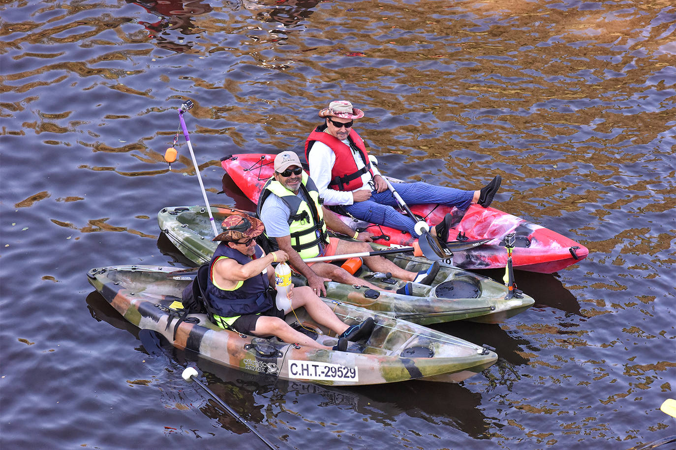 Coria ha acogido este domingo 4 de agosto el duodécimo descenso del río Alagón 'Puente de la Macarrona-Puente de Hierro', un evento que aúna deporte, turismo y naturaleza, y con el que el Ayuntamiento de la localidad pretende reivindicar un río más limpio y cuidado.