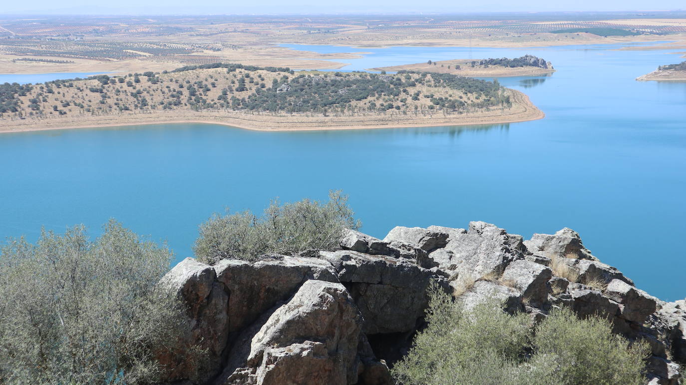 Fotos: Rincones con encanto de Extremadura | Alange: roca, agua y vistas