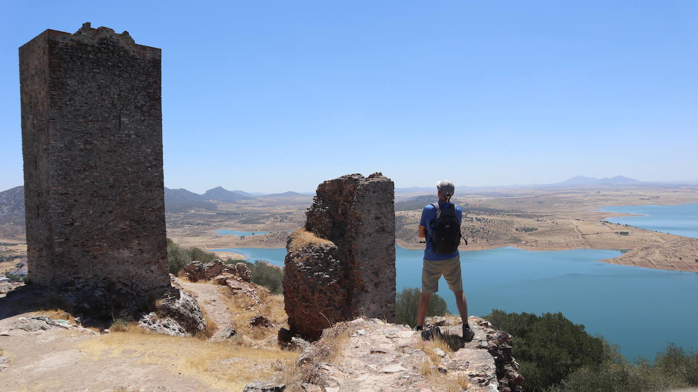 Fotos: Rincones con encanto de Extremadura | Alange: roca, agua y vistas