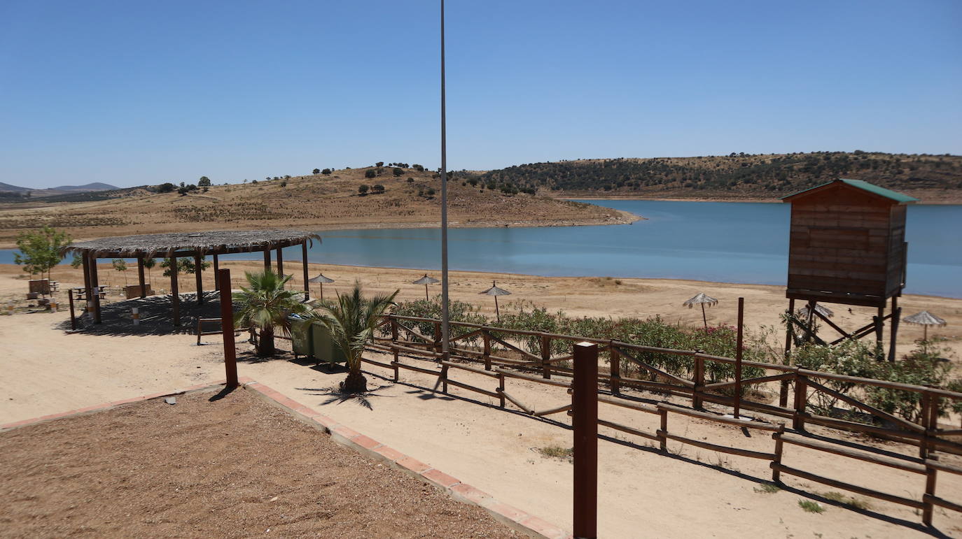 Fotos: Rincones con encanto de Extremadura | Alange: roca, agua y vistas