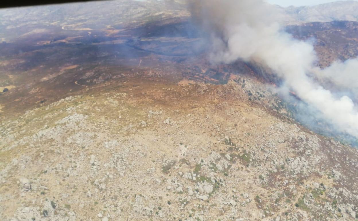 Imagen del incendio en Navalcruz 