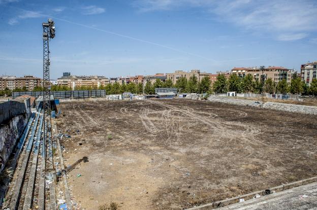 El estadio José Pache se ha convertido en un auténtico solar tras más de cinco años sin ningún tipo de mantenimiento. :: PAKOPÍ