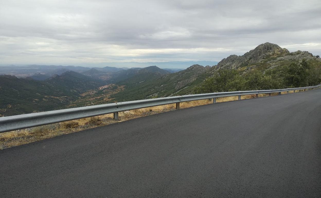 Imagen de la carretera de acceso al pico. 