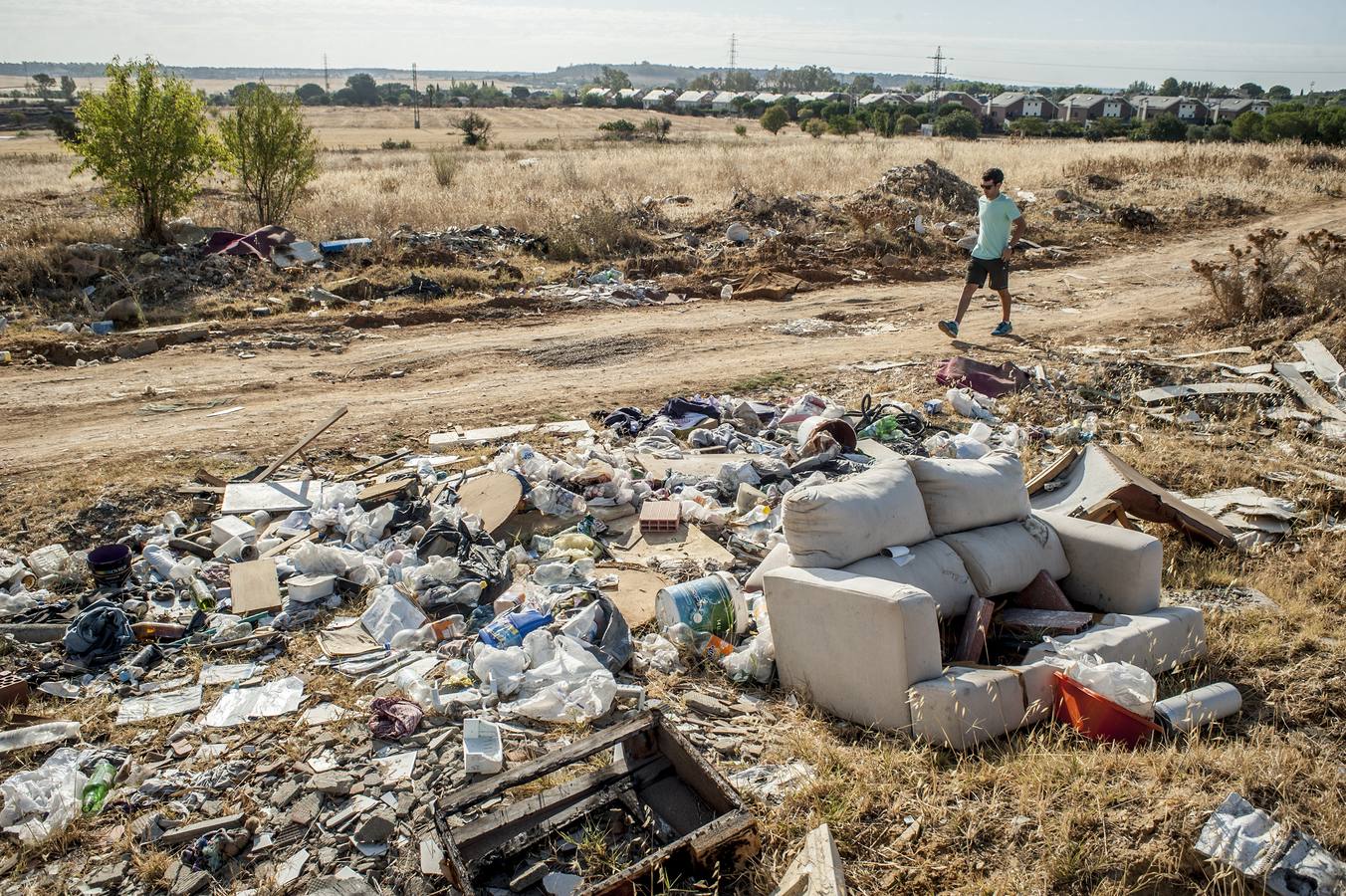 Fotos: Los escombros y el amianto rodean Las Vaguadas