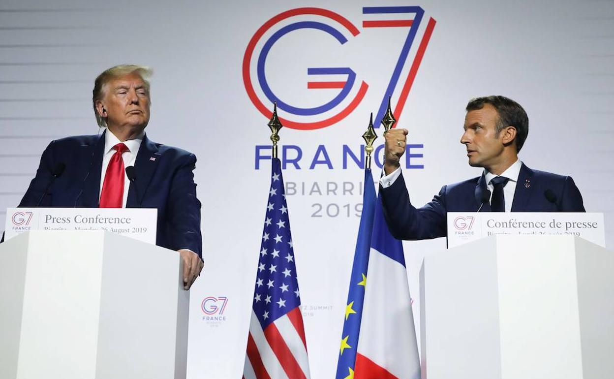 Rueda de prensa de Trump (i) y Macron en Biarritz. 