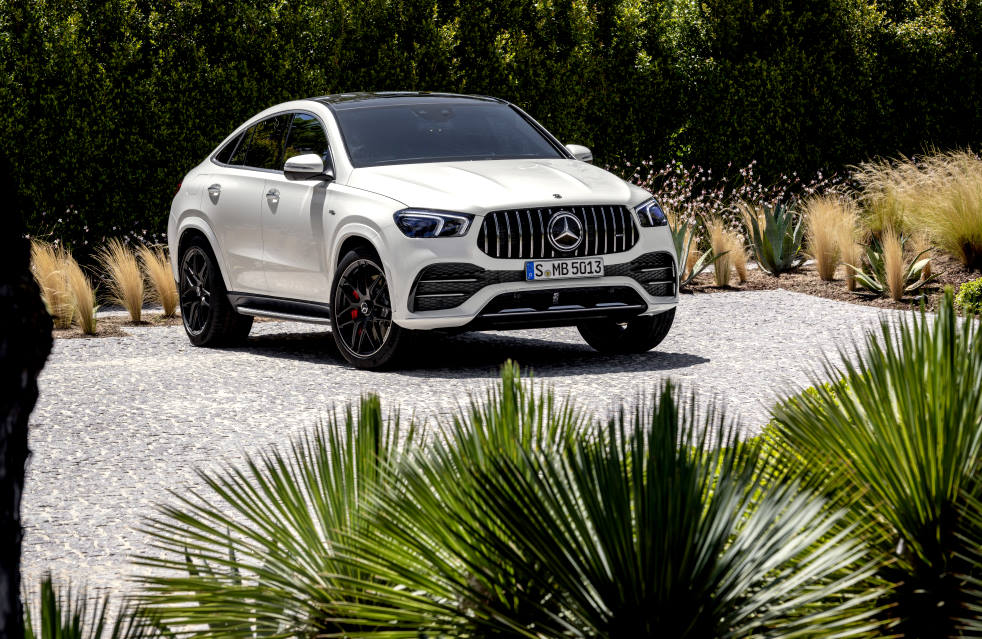 El GLE Coupé y la variante más deportiva AMG 53 4Matic+ son los nuevos SUV de gran tamaño de Mercedes. A la venta durante la próxima primavera, combinan la imagen de la carrocería tipo cupé con la tecnología y exclusividad del fabricante de la estrella.