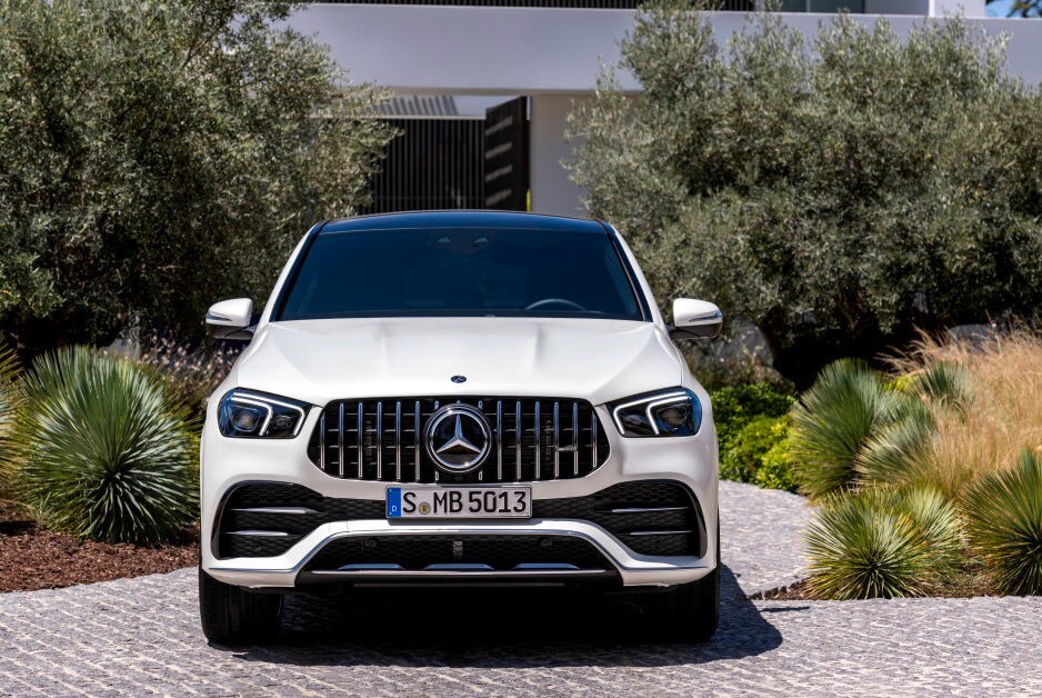 El GLE Coupé y la variante más deportiva AMG 53 4Matic+ son los nuevos SUV de gran tamaño de Mercedes. A la venta durante la próxima primavera, combinan la imagen de la carrocería tipo cupé con la tecnología y exclusividad del fabricante de la estrella.