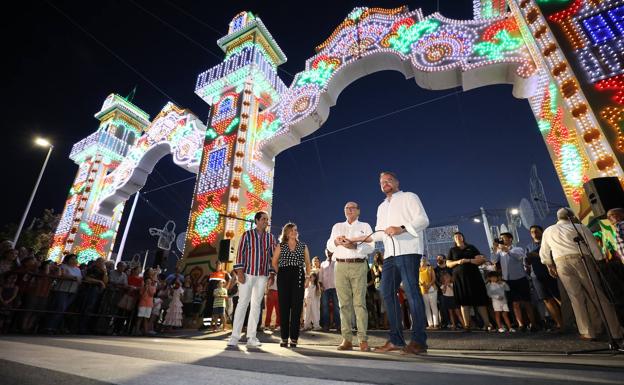 Momento del encendido este jueves en el recinto ferial.