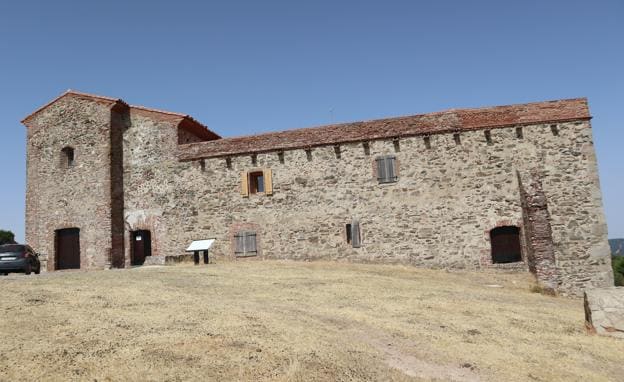 El monasterio era una ermita conmemorativa originalmente que data del siglo XIII.