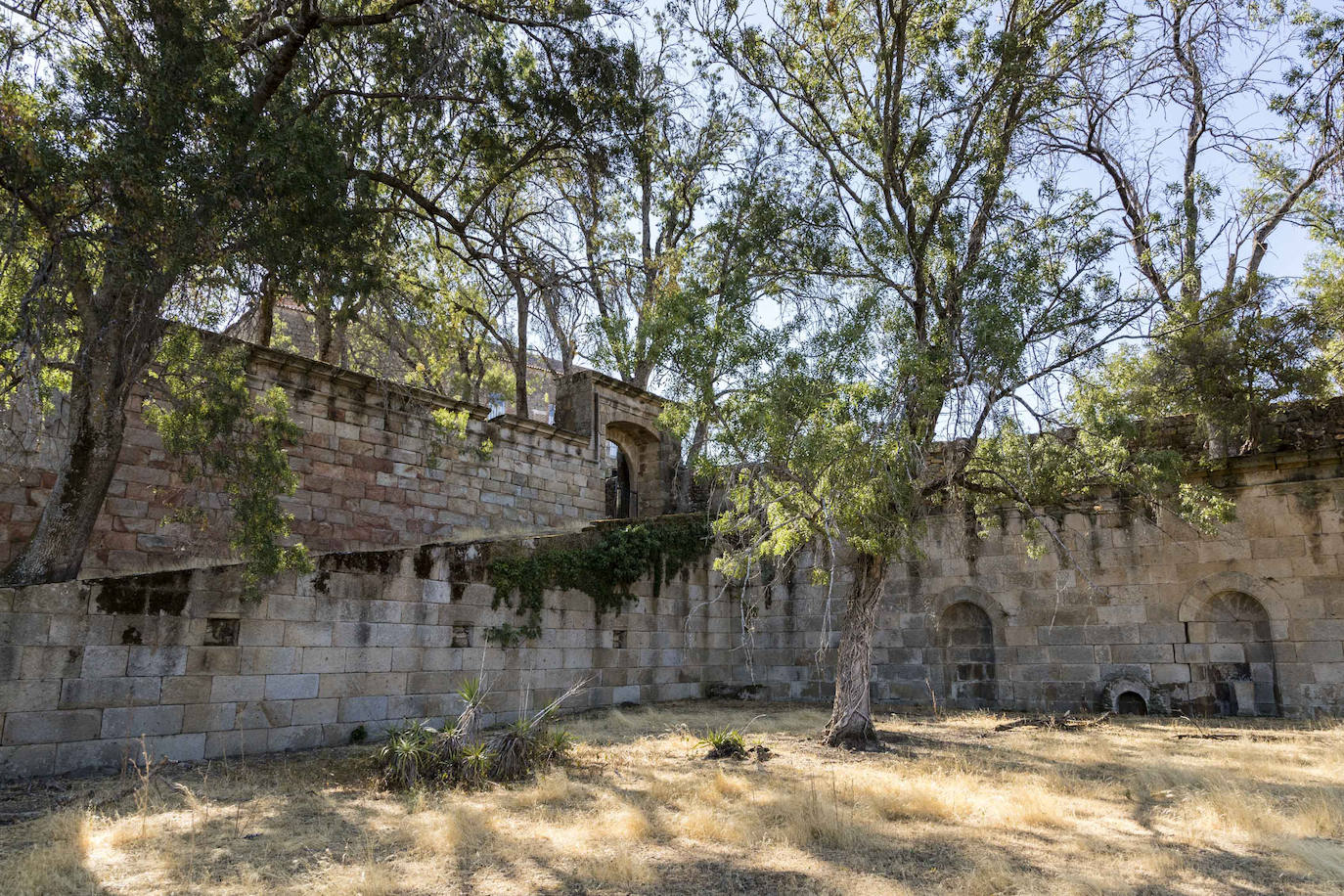 Fotos: Rincones con encanto: Abadía, una joya maltratada