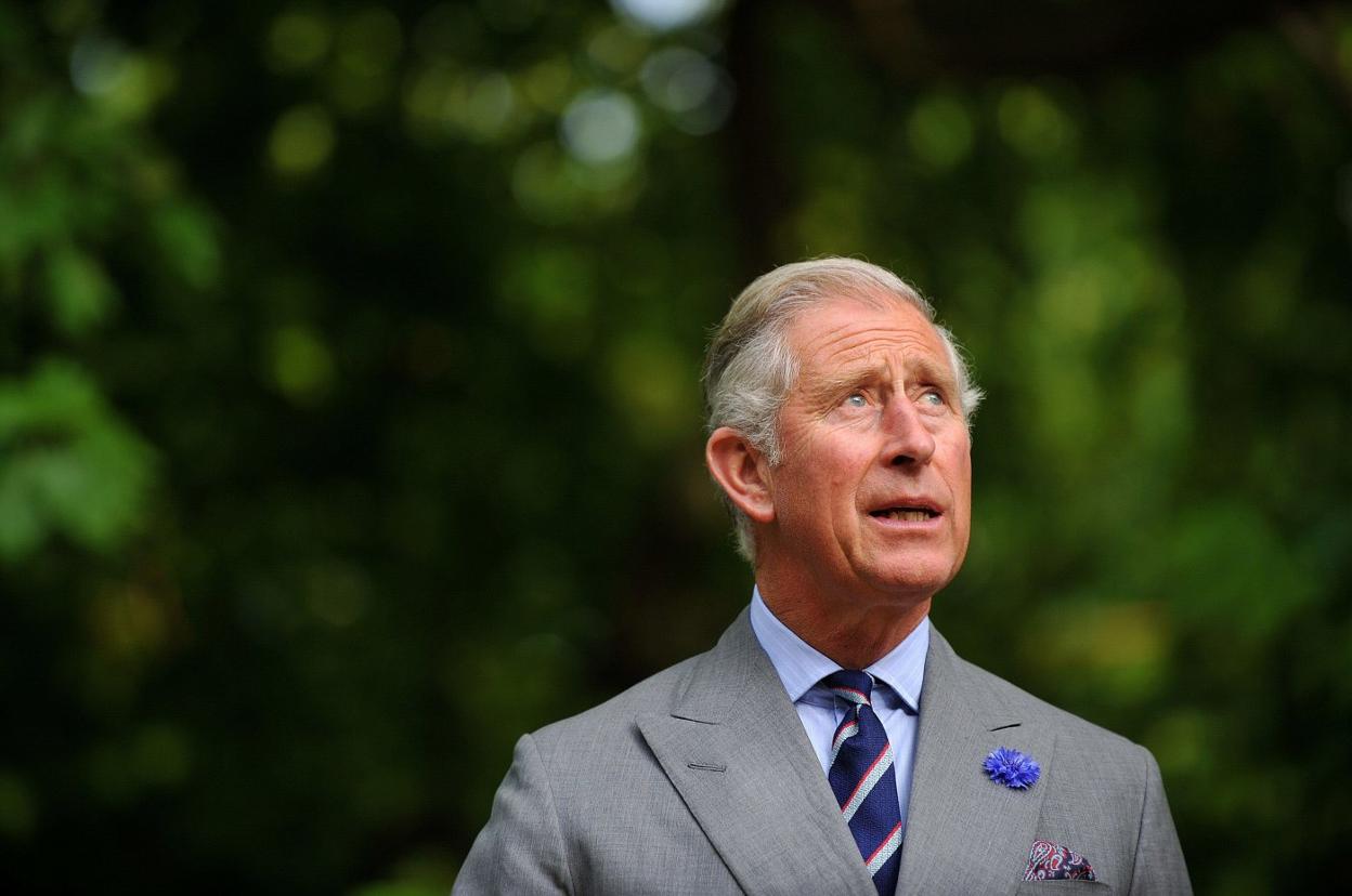 El príncipe Carlos se distingue por su elegancia. :: AFP