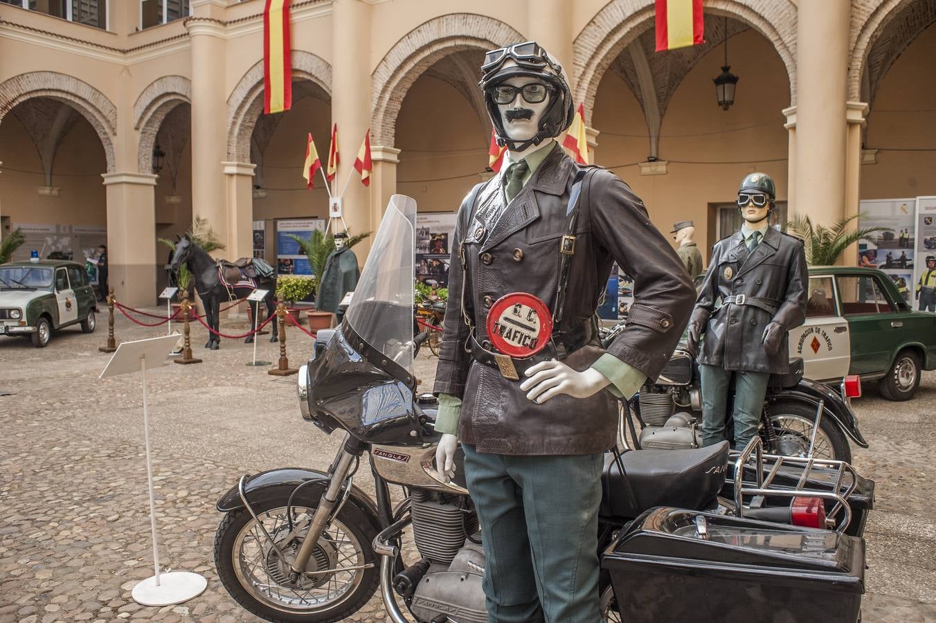 Fotos: Exposición sobre los 175 años de la Guardia Civil