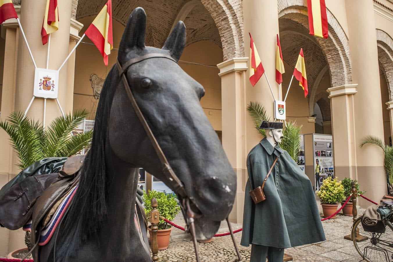 Fotos: Exposición sobre los 175 años de la Guardia Civil