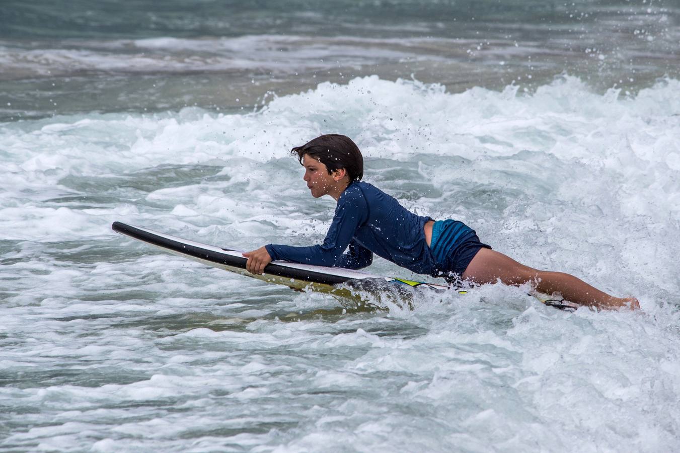 Fotos: Las olas de Dorian hacen felices a los surfistas en Miami Beach
