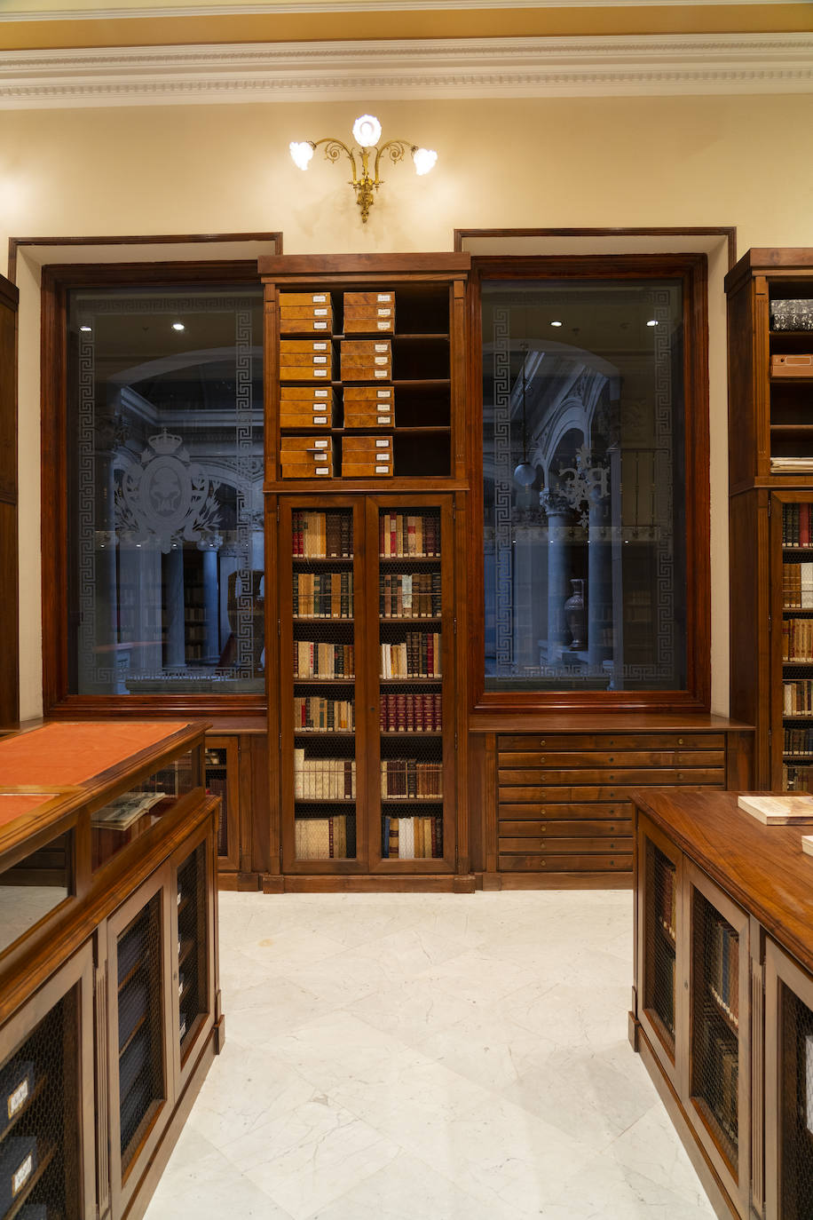 Biblioteca con los ejemplares que recopilaron Antonio Rodríguez-Moñino y su esposa, María Brey.