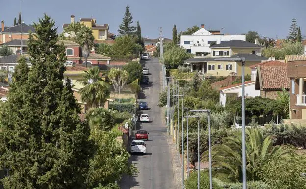 Zonas verdes y grandes viviendas en Las Vaguadas. :: C. MORENO