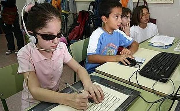 Más de 130 estudiantes ciegos o con una discapacidad visual grave regresan a las aulas