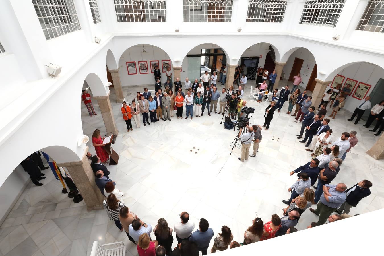 Fotos: HOY repasa en 35 páginas los cuarenta años de los ayuntamientos democráticos