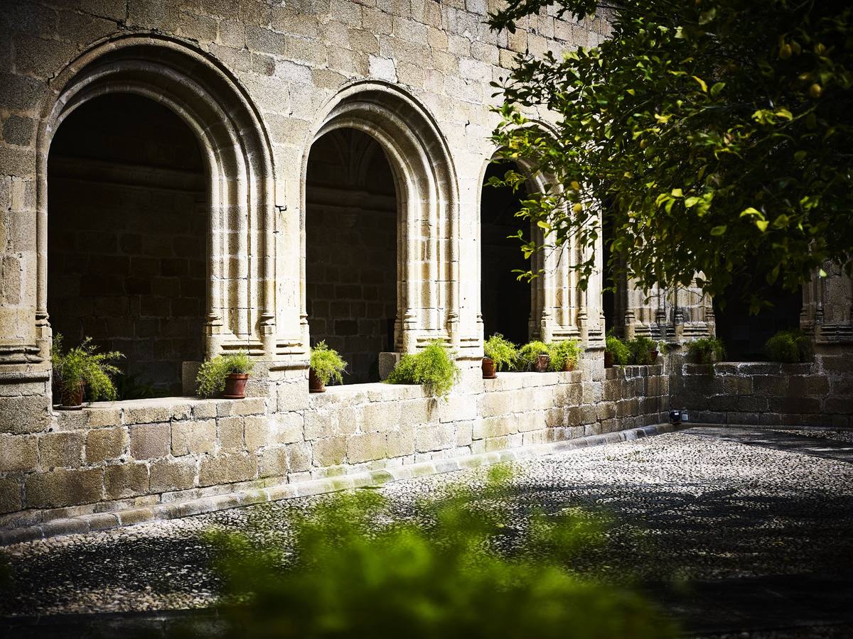 Arquería planta baja del claustro