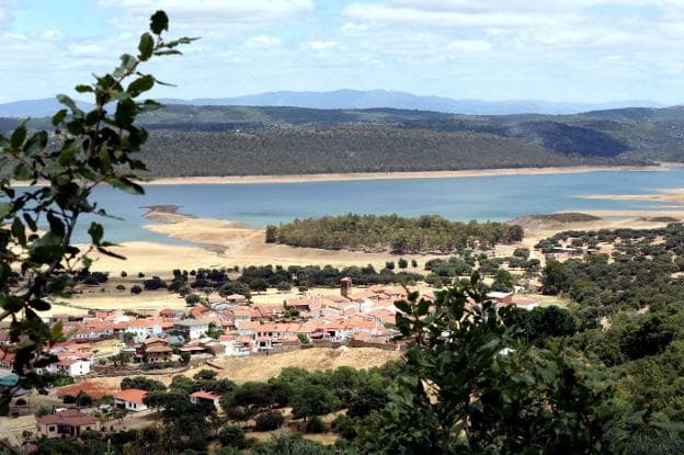 Son 17 los municipios que integran esta comarca extremeña, casi 2.700 kilómetros cuadrados de territorio rico en ecosistemas. :: hoy