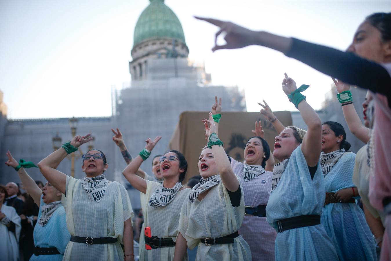 Fotos: &quot;Comando Evita&quot; celebra frente al congreso de Argentina el 72 aniversario del voto femenino