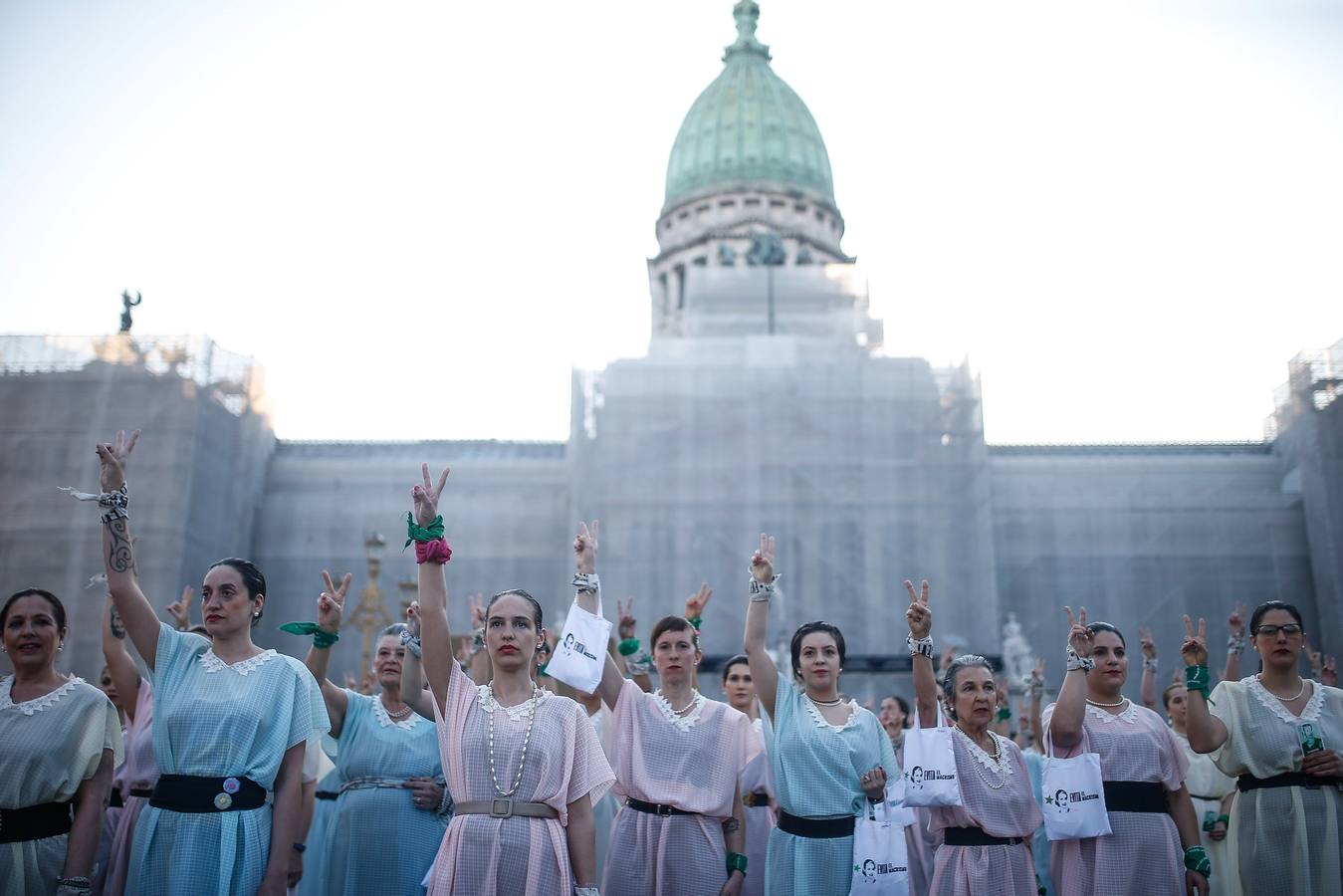 Fotos: &quot;Comando Evita&quot; celebra frente al congreso de Argentina el 72 aniversario del voto femenino
