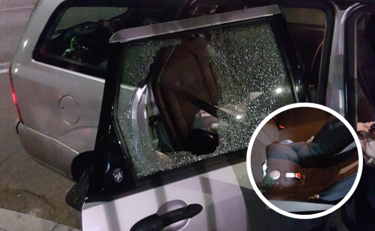 La ventanilla trasera quedó destrozada por el impacto. En el círculo, restos de cristales sobre el asiento en el que viajaba el bebé :: 