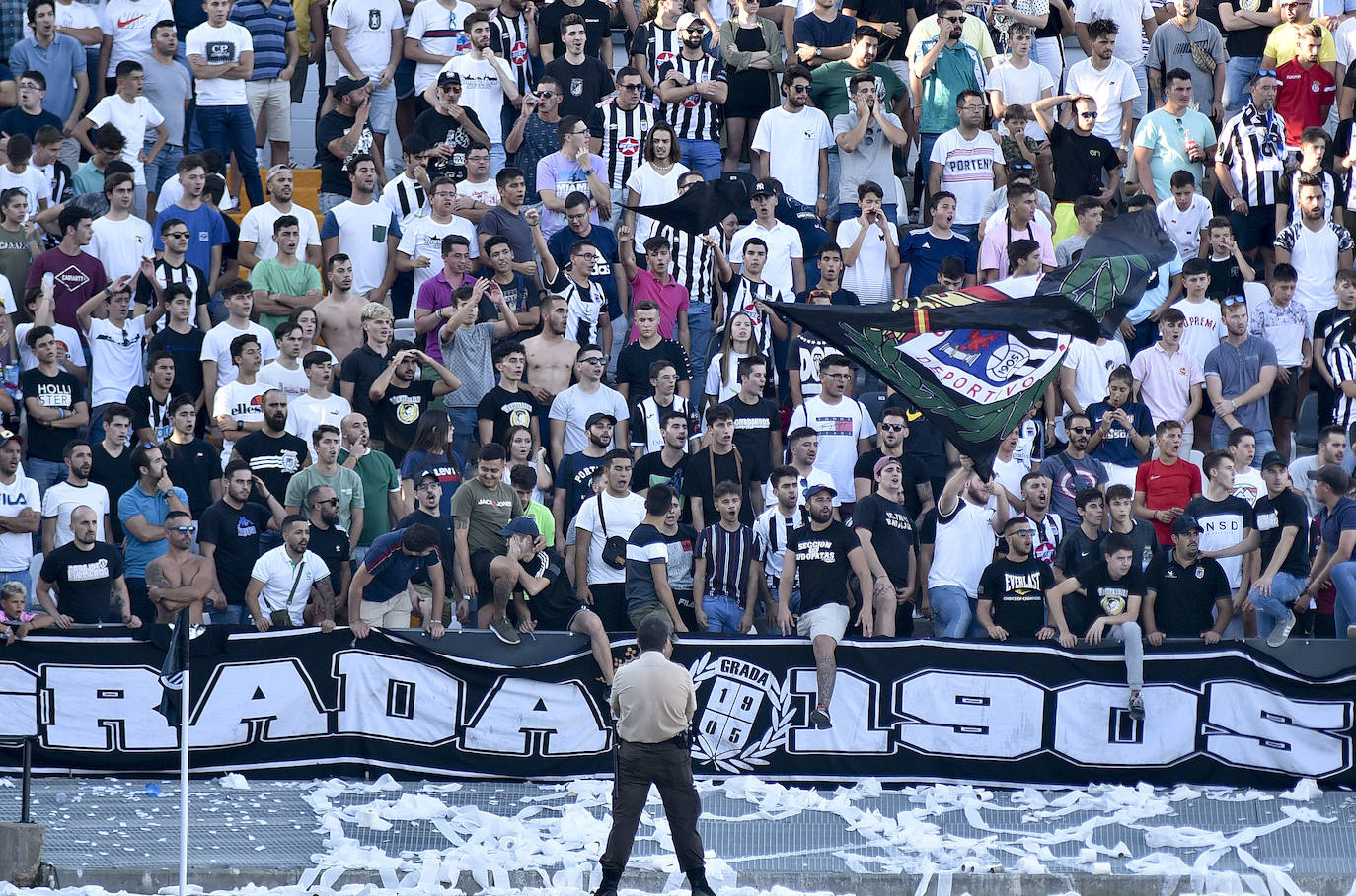 Fotos: Derrota del Badajoz ante el San Fernando