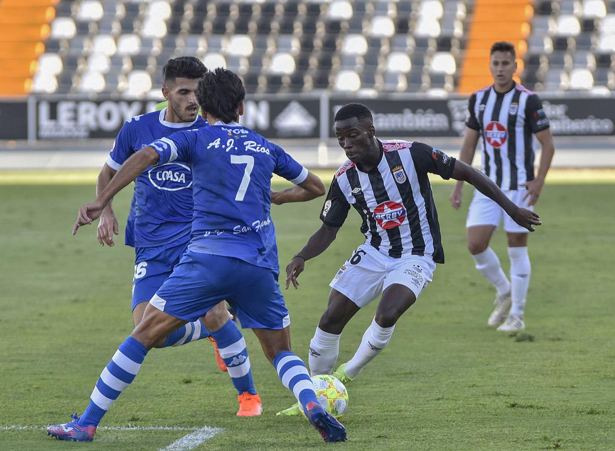 Fotos: Derrota del Badajoz ante el San Fernando