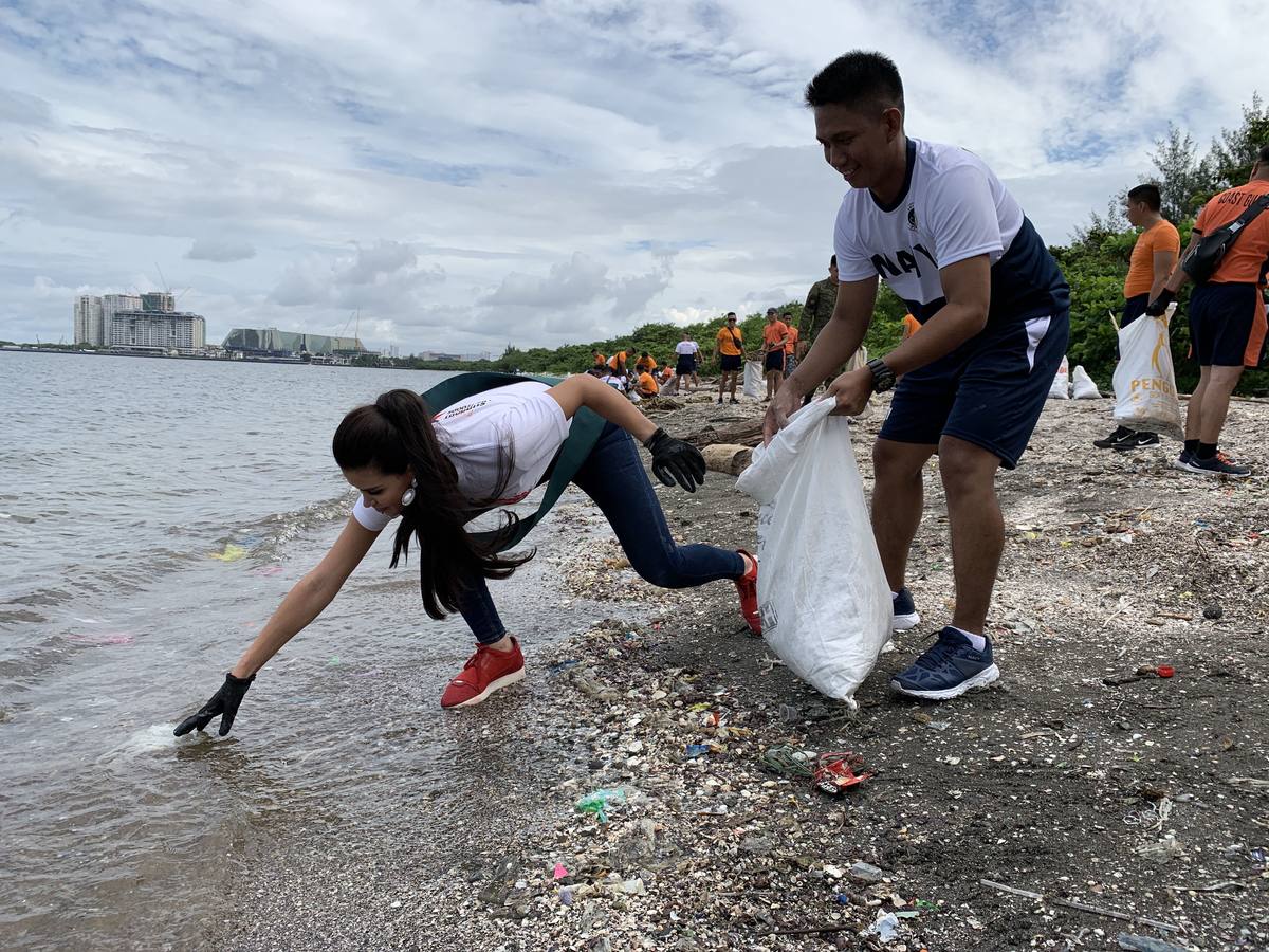 Fotos: Las candidatas de Miss Mundo participan en la limpieza costera en Filipinas