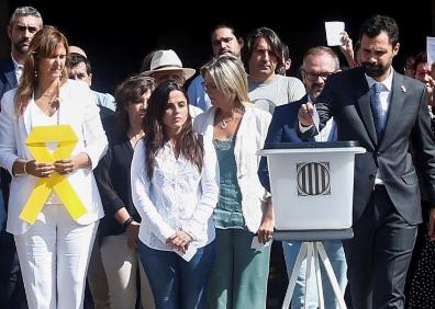 Imagen secundaria 1 - Imágenes de las protestas en Gerona. 