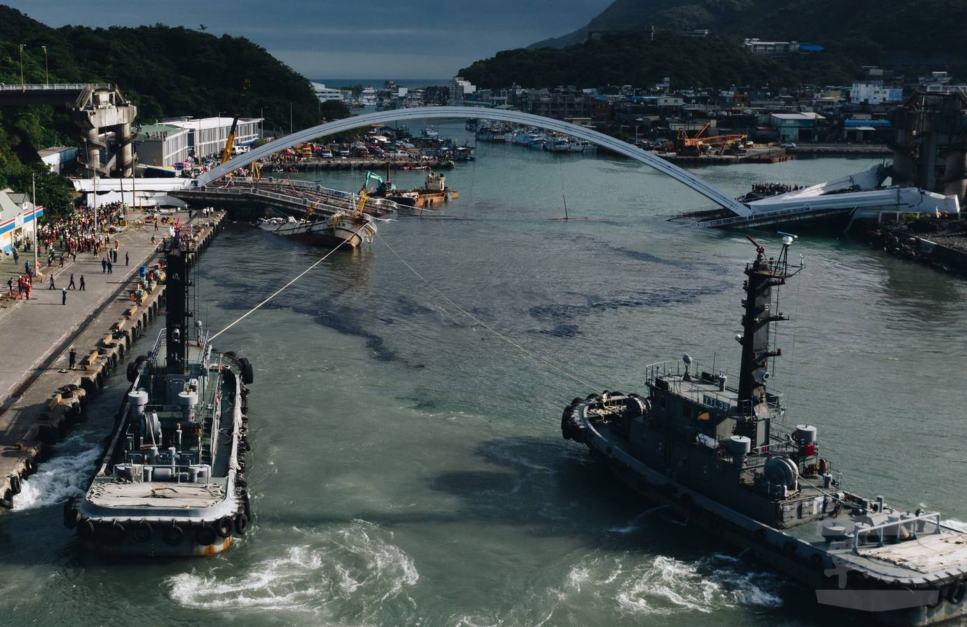 Fotos: Un puente se derrumba en Taiwán dejando 12 personas heridas, 2 muertas, 4 desaparecidas