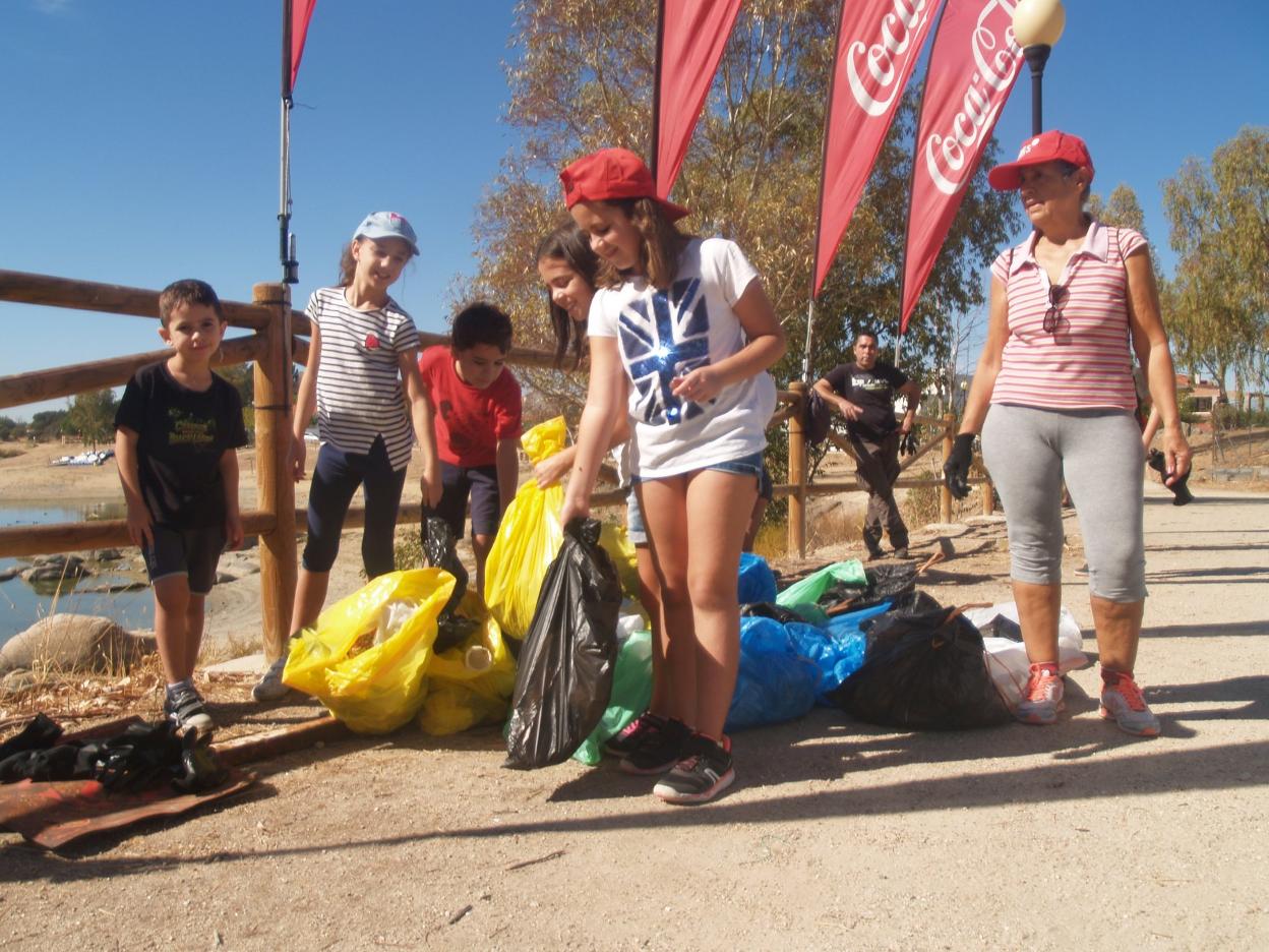 Los niños fueron los grandes protagonistas de la jornada medioambiental.