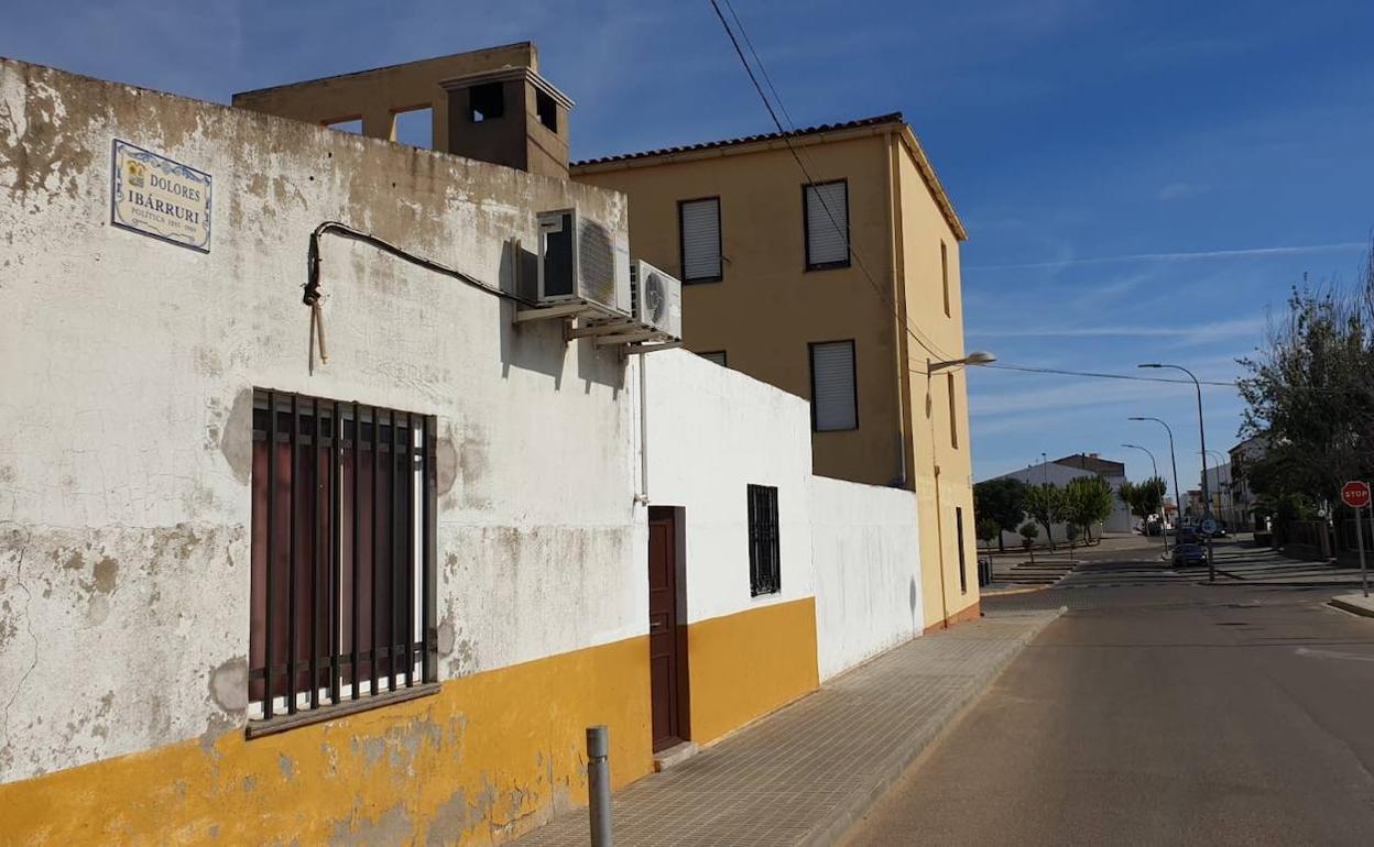 Calle dedicada a la política Dolores Ibárruri en Villanueva de la Serena. :: s. gómez