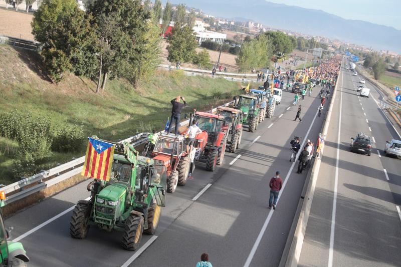 Simpatizantes independentistas durante el recorrido desde Vic de una de las "Marchas por la libertad".