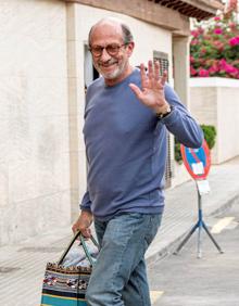 Imagen secundaria 2 - Un grupo de tunos de Cáceres ameniza la boda de Nadal frente a las puertas de sa Fortalesa