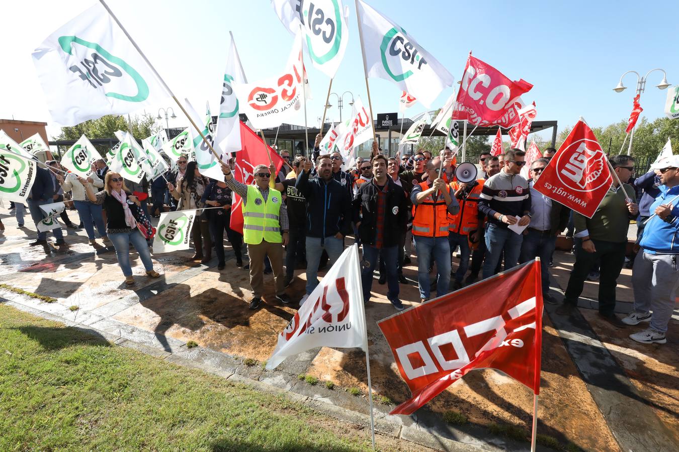 Fotos: Trabajadores de Ambulancias Tenorio mantienen la huelga para el 1 de noviembre