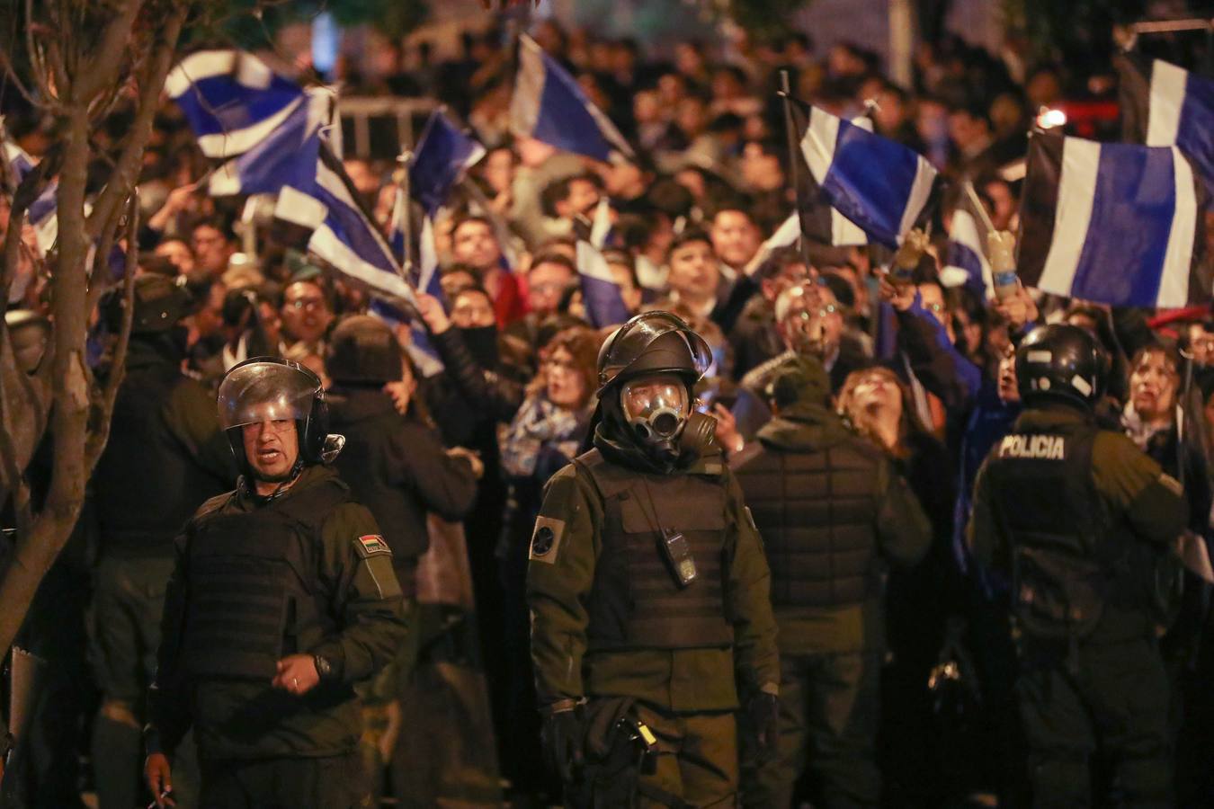 Fotos: Adeptos de Mesa y Morales se enfrentan en Bolivia por recuento de votos