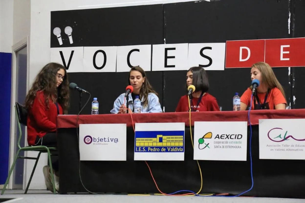 Demostración radiofónica del instituto Pedro de Valdivia. :: CEDIDA