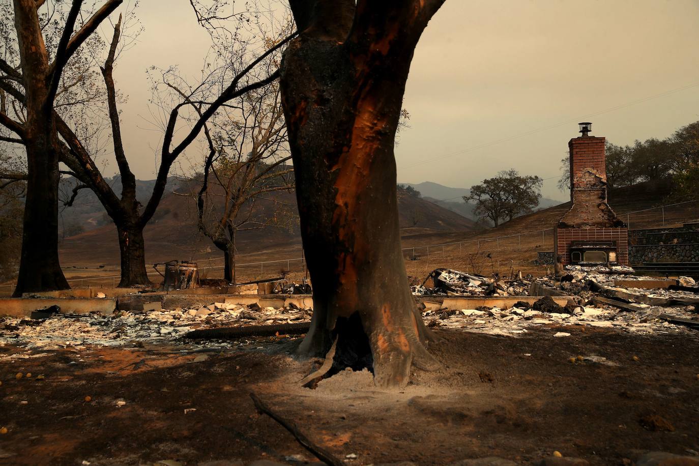 Casa arrasada por las llamas durante el incendio Kincade