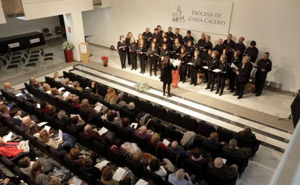 Encuentro de corales en la iglesia cacereña de Santo Domingo