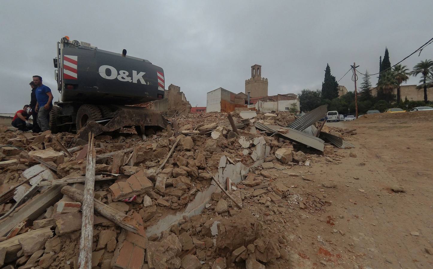Fotos: Caen las últimas casas de la calle Peralillo, donde se levantarán las 35 viviendas