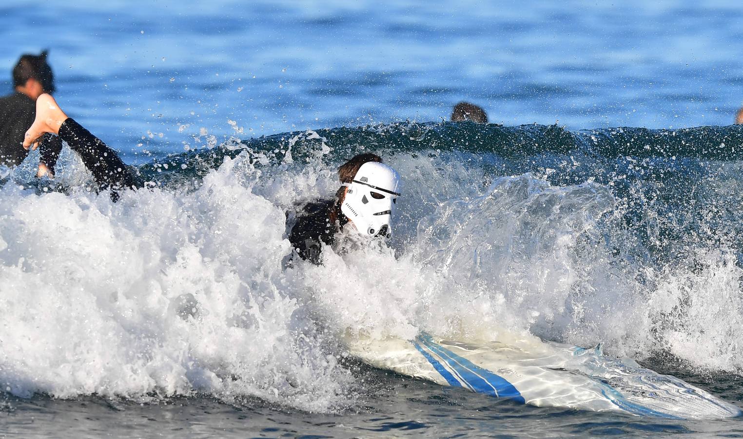 Fotos: Los surfistas celebran Halloween en California